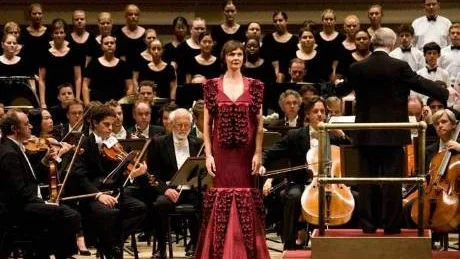 SÅNG. Operasångerskan Anna Larsson, här med Lucern Festival Orchestra på Carnegie Hall i New York, håller i mästarkursen i sång.
