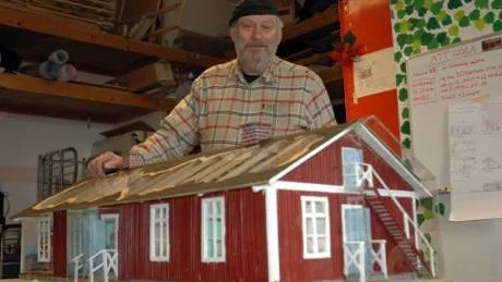 MUSEIEPROFIL SLUTAR. Tord Pettersson, mångårig anställd vid Gällivare museum, har färdigställt sitt sista projekt som anställd - en Engelsk barack.