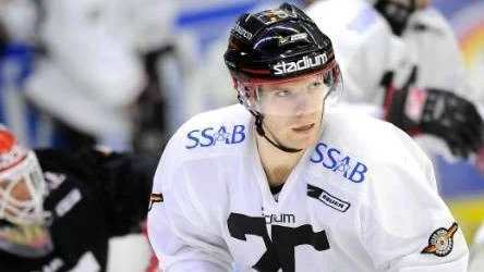 MOT VÄSTERBOTTEN. Lubos Bartecko kan spela i Skellefteå nästa säsong. Enligt slovakens agent förhandlar de enbart med Västerbottensklubben för tillfället.