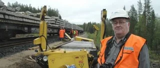 Kranvagnen välte vid byte av sliprar - föraren oskadd