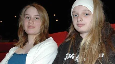 SOM LIVET ÄR. Emma Rönnkvist och Fanny Blombäck menar att musikrevyn visade verkligheten precis så som den är.