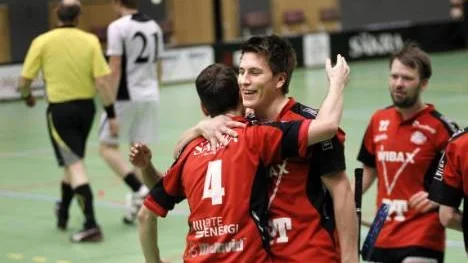 Wibax Patriots fick jubla för andra dagen i rad efter lördagssegern mot Jemtland med 7-5. Niklas Morén gjorde tre av målen.