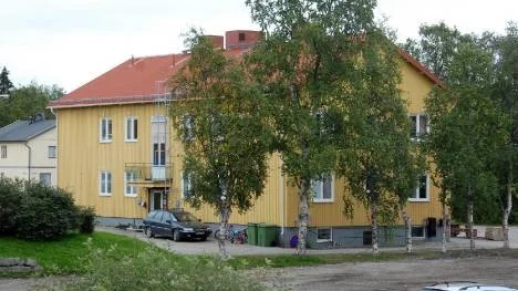 Gamla tandkliniken i Arjeplog har sålts till en företagare. Affären diskuteras i Arjeplog eftersom stiftelsen sålde till det lägsta budet.