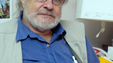 "Ett nytt politiskt beslut behövs för att mammografibussen ska rulla till Arjeplog, Överkalix och Övertorneå", säger Bernt Wallström i Arjeplog.