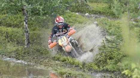 På lördag surrar det av motorcyklar längs endurobanan vid Kilverstone i Arvidsjaur. Det är nämligen dags för Midnattsloppets 20-årsjubileum. Men kanske är det sista gången loppet genomförs....