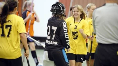 Tväråselets nummer tre, Elsa Westerlund, var målvakt i fjol, men spelar nu "ute". I lördagens premiärmatch gjorde hon ett mål och en assist när TAIF vann med hela 13-0 mot IBK Luleå.