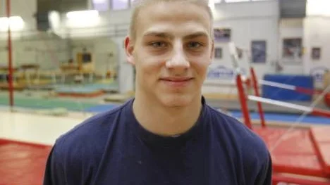 "Mitt mål nu är VM i Tokyo 2011. Sen är ju OS 2012 den slutgiltiga drömmen", konstaterar Älvsbygymnasten Toni Simonen.