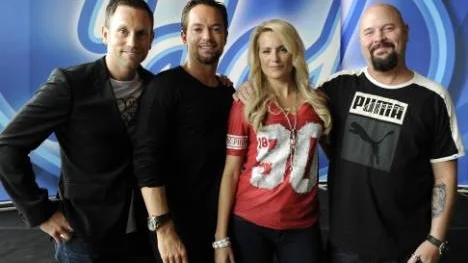 Programledaren Peter Jihde och jurytrojkan Andreas Carlsson, Laila Bagge Wahlgren och Anders Bagge är redo för "Idol 2010".