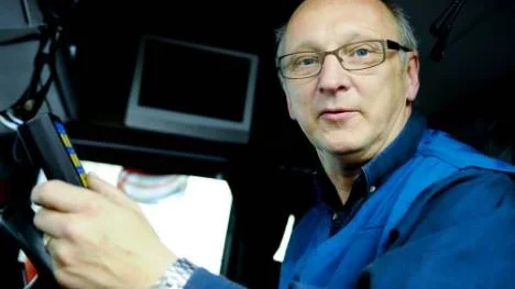 Ronny Marklund har jobbat på Bilprovningen i Arvidsjaur i 30 år och arbetar för att kunden ska bli delaktig i kontrollen. "När kunden är nöjd går det lättare att jobba", säger han.
