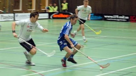 Jens Nilsson lockade fram ståpäls hos åskådarna när han snurrade bort sin uppvaktning, här i form av Eric Sens.