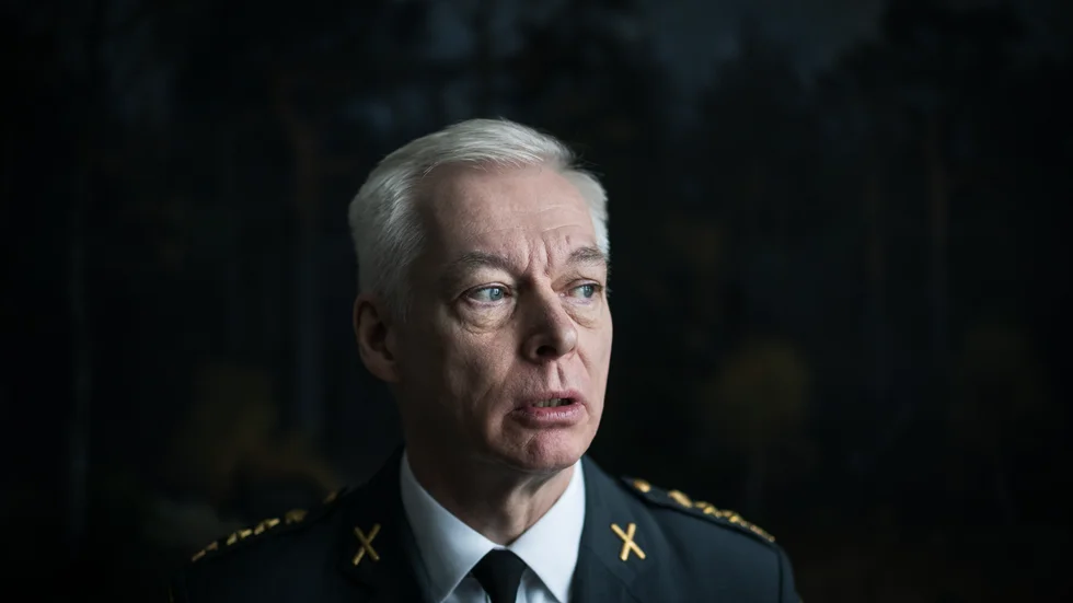 Joakim Paasikivi, överstelöjtnant och lärare i militär strategi vid Försvarshögskolan, är ett utmärkt exempel på en skicklig fackexpert. De behövs, men samhället behöver mer än experter.