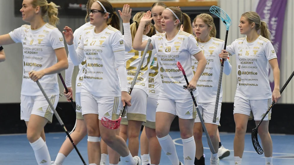 Thorengruppen kom, sågs och segrade i Balderhallen. Världens bästa lag vann med 21–1 inför storpubllik.