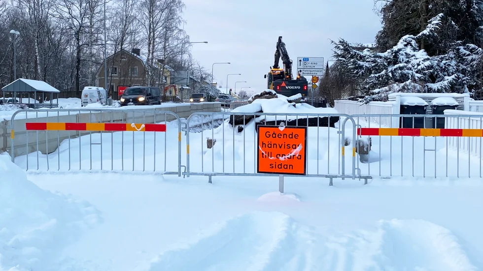Gående och cyklister hänvisas till andra sidan av Östermalmsgatan några dagar till. 