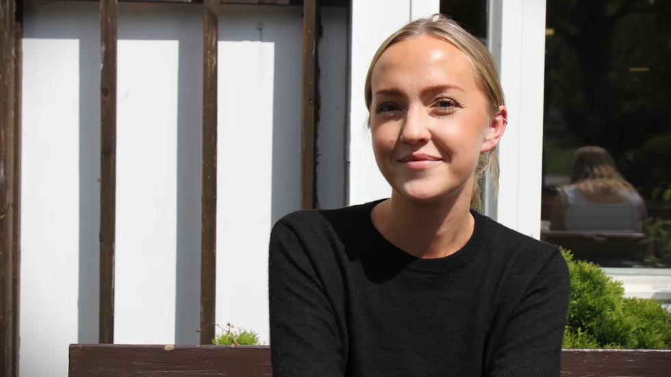 Clara Magnusson måste plugga inför en tenta på söndag. Men ett telefonsamtal till sina mamma på mors dag hinner hon med.
