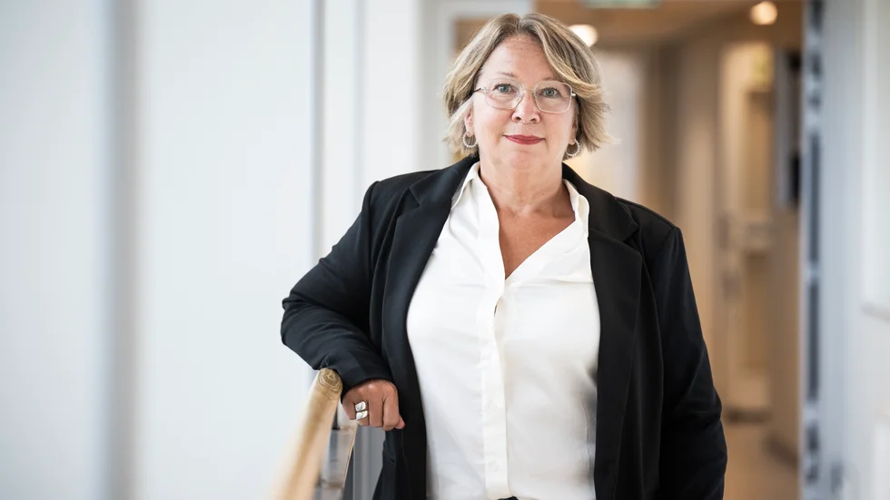 Sommaren innebär andra öppettider för hälsocentralerna i Luleå. "Vi jobbar intensivt med att hitta lösningar", säger Camilla Brännström, verksamhetsområdeschef för primärvården Luleå och Boden, om läkarbemanningen.