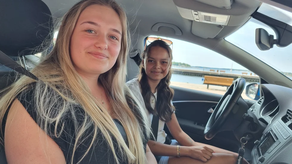 Keira Twist och Georgina Langhorne kommer att rösta i EU-valet men behöver läsa på lite innan de bestämmer sig.