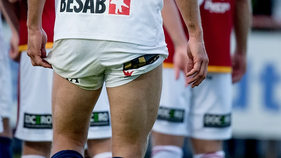 Visst måste det vara okej att bära shorts även utanför fotbollsplanen?