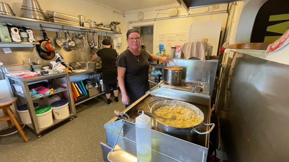 Maten på restaurang och kafé Utsikten i Vagnhärad har varit inriktad på husmanskost. "Jag hoppas att någon fortsätter med det", säger Monica Lithman.