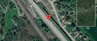 Stopp på väg 50 på grund av olycka med en personbil