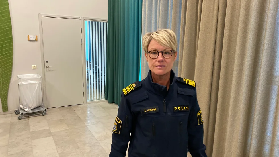 Det är brottsligt för en polis att inte anmäla kollegor som vid ett ingripande går över gränsen för det lagliga. Det säger Åsa Larsson, polischef i Uppsala.