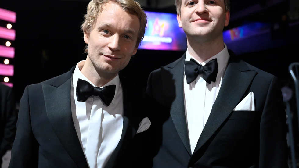 Björn Gustafsson och hans bror Oscar Gustafsson inledde Melodifestivalens fjärde deltävling i Eskilstuna.