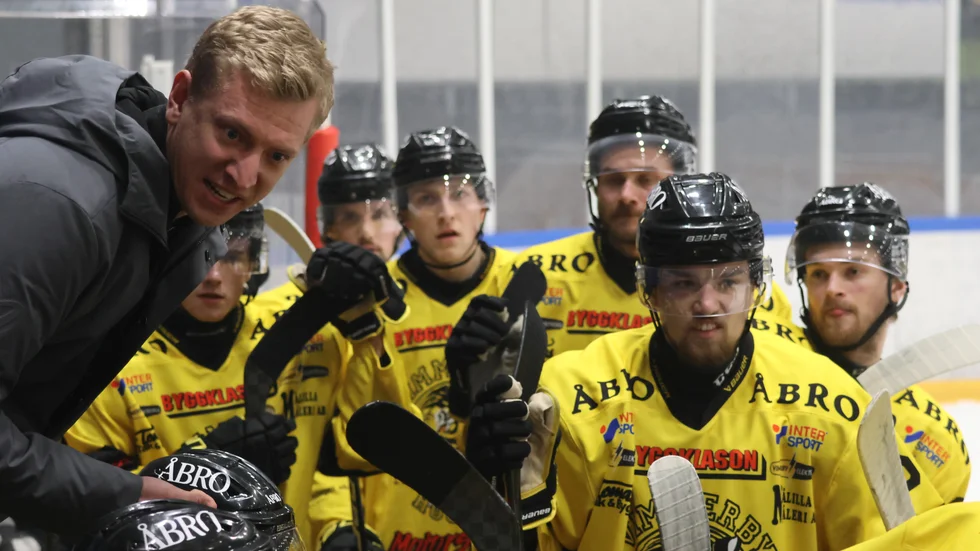 Hampus Sylvegård ryter ifrån efter att VH hamnat i underläge med 2-0 tidigt mot Halmstad.