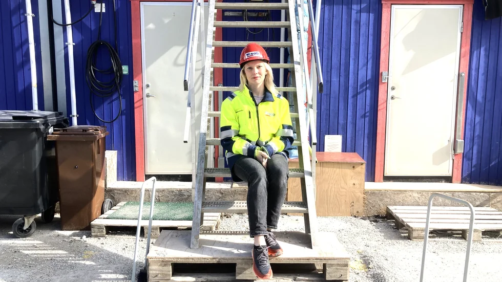 Alice Olsson har arbetat inom byggbranschen ända sedan hon tog studenten för tolv år sedan. Nu är hon nominerad till att bli "Årets byggkvinna" i Sverige.