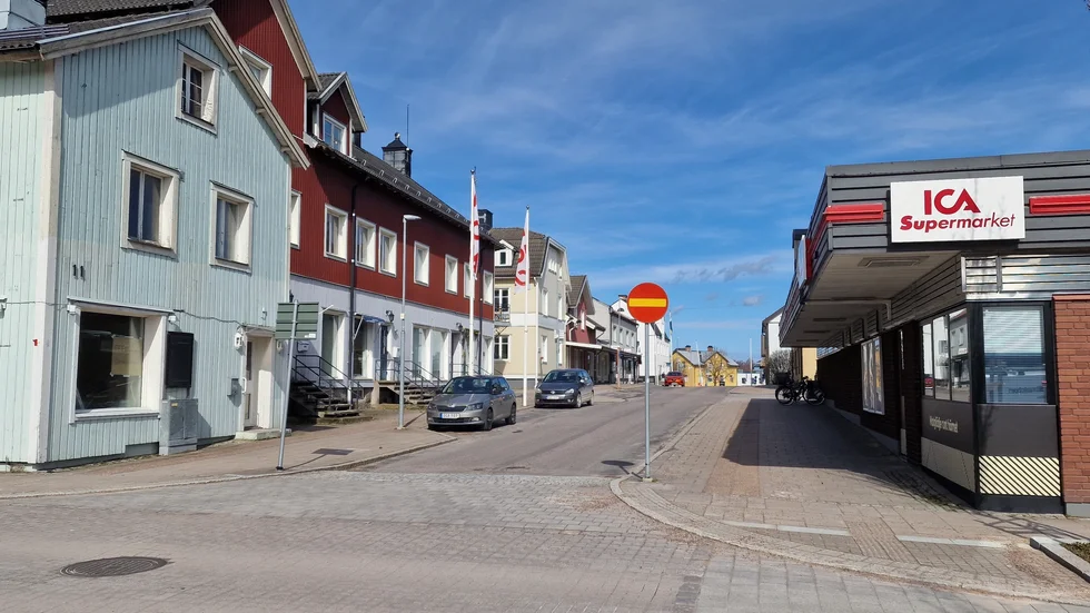 Paret bodde tidigare i Vingåker, men sedan separationen har hoten varit många, enligt kvinnan. 