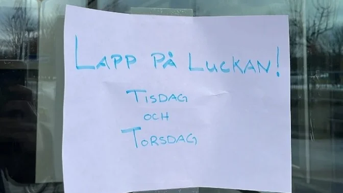 Lapp på luckan i Saab Arena. 