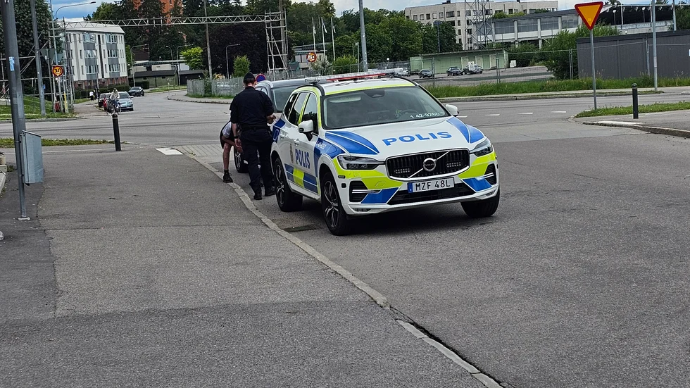 Polisen på plats i olyckskorsningen.
