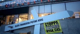 Regeringen göder Putins krigskassa