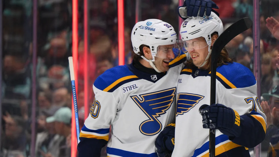 Oskar Sundqvist har haft en riktigt bra säsong i St Louis Blues. Han skrev på ett nytt kontrakt under onsdagen.