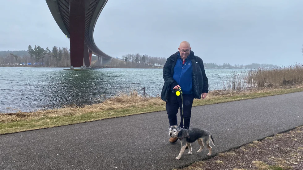 Torbjörn Tobbe Trygg går under Motalabron varje dag, men han har aldrig gått över den.