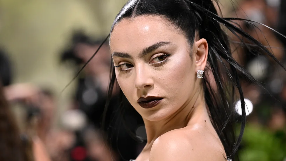 Charli XCX har myntat begreppet "brat summer" – en av sommarens snackisar på Tiktok. Arkivbild.