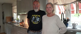 Branden förstörde huset - sen fick paret tillbaka sitt hem