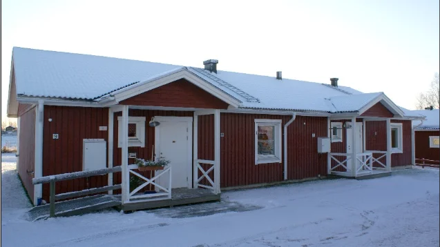 Pensionärsbostäder i Smedsbyn, kommunen äger fastigheten. Nu föreslår förvaltningen att husen ska säljas 