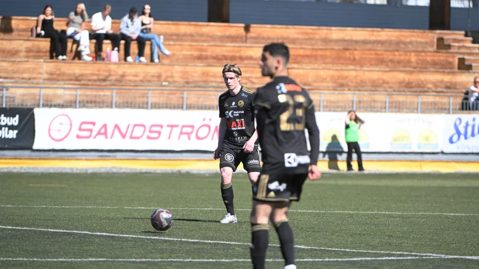 Hampus Johansson stannar i Skellefteå FF.