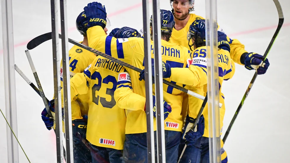Svenskt jubel efter Lucas Raymonds 2–0 i segermatchen över USA.