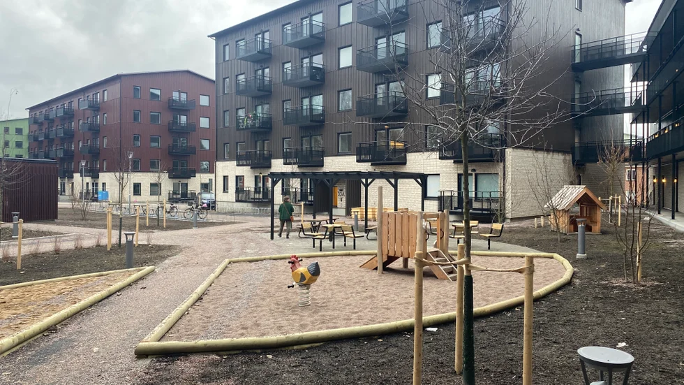 Hur kan ett nytt bostadsområde, gamla Mjölkcentralen, byggas som saknar övergångsställe över Eskilstunavägen? frågar Mats Dellrud.