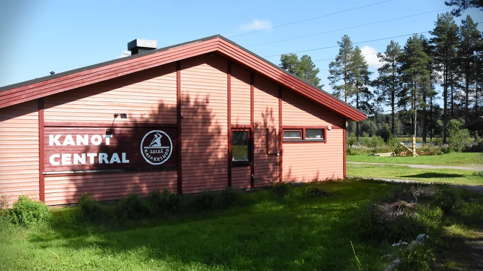 Luleå kajakklubb har sin hemvist alldeles intill Björskatafjärden. Den döda kroppen hittades när en mindre grupp var ute och paddlade på tisdagen. 