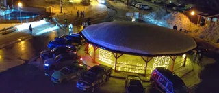 Stökig bilträff på Pite havsbad – rök tog sig in i hotellrummen