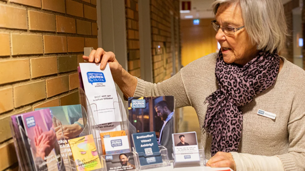 När du vittnar i en rättegång kan Brottsofferjouren vara på plats i domstolen och möta dig. "Då kan du kontakta oss i förväg och boka oss" säger Maiwy Schultz, vittnesstödsamordnare i Nyköping.