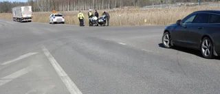 Lastbil och personbil i kollision