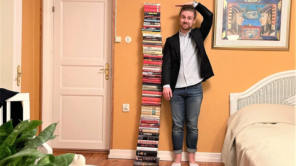 Drygt 180 centimeter socialdemokratisk litteratur har moderaten Jesper Skalberg Karlsson, vice ordförande i regionstyrelsen, läst de senaste ett och ett halvt åren. Per-Albin, Erlander, Palme, Sträng, Feldt, Ingvar Carlsson, Sahlinn och Juholt har varit hans följeslagare.