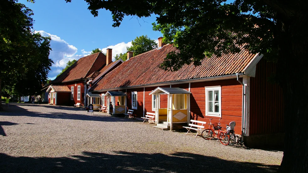 Medevi Brunn har drabbats hårt av pandemin. Företaget har tvingats säga upp sin vd och söker nu nya vägar för att överleva.