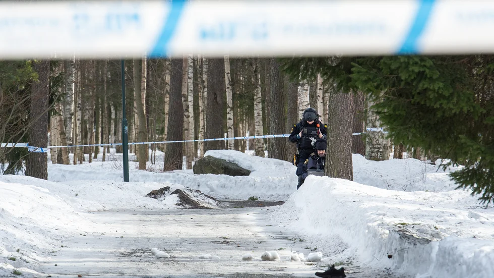 Här letar polisen efter den misstänkta bomben på Örnäset i Luleå i våras.