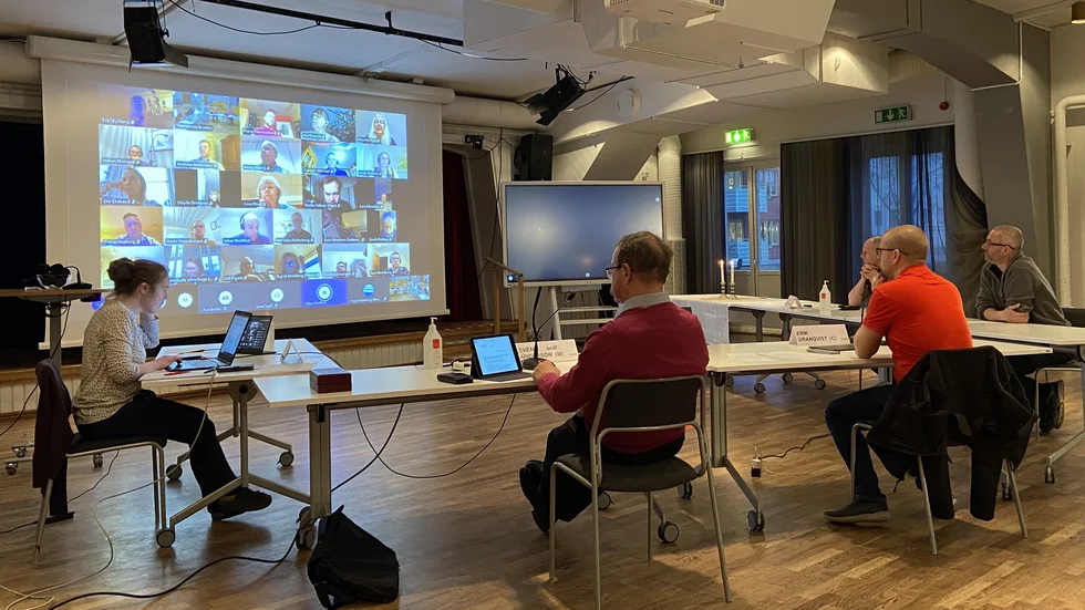 Frågan om fiberutbyggnad på landsbygden ledde till en längre diskussion när Gnestas kommunfullmäktige sammanträdde digitalt för första gången på måndagskvällen.