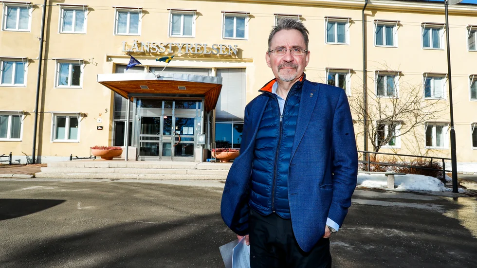 Förre länsrådet Johan Antti är sedan 1 oktober i fjol t f kanslichef för det nyinrättade Norra civilområdet. Han var tidigare länsråd. Båda toppjobben är fortfarande vakanta.