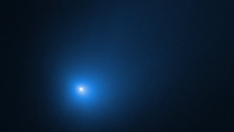 För halvannat år sedan upptäcktes kometen 2I/Borisov, det andra interstellära objektet som setts passera vårt solsystem. På bilden tagen av rymdteleskopet Hubble befinner sig kometen 298 miljoner kilometer från jorden.