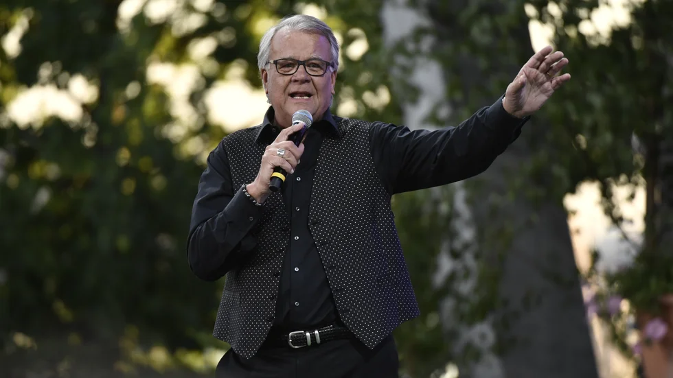 "Denna svensktopp har i mer än ett halvt sekel fått oss att snyfta och skratta och sjunga tillsammans", skriver juryn om årets Cornelisstipendiat Lasse Berghagen. Arkivbild.